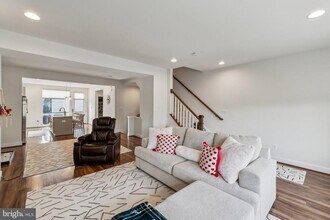 13780 Kahawai Dr in Woodbridge, VA - Building Photo - Building Photo