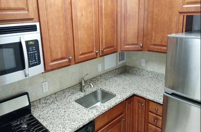 2401 H St NW, Unit 509 in Washington, DC - Building Photo - Building Photo