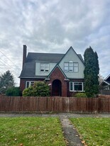 2232 Rainier Ave in Everett, WA - Building Photo