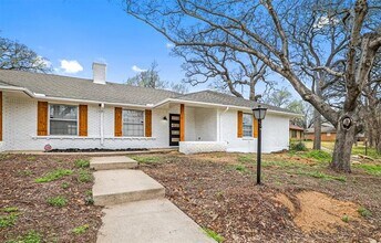 3524 Shady Valley Dr in Pantego, TX - Building Photo - Building Photo