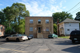 408 Ann Street Studios in East Lansing, MI - Foto de edificio - Building Photo