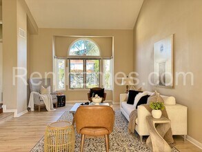 12613 Crest Knolls Ct in San Diego, CA - Building Photo - Building Photo