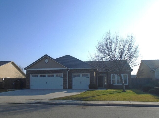 property at 5715 Quebec Ave