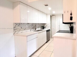 8911 SW 123rd Ct in Miami, FL - Building Photo - Building Photo