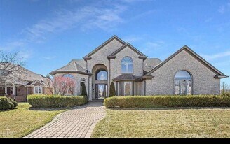 14466 Doebler Dr in Shelby Township, MI - Building Photo