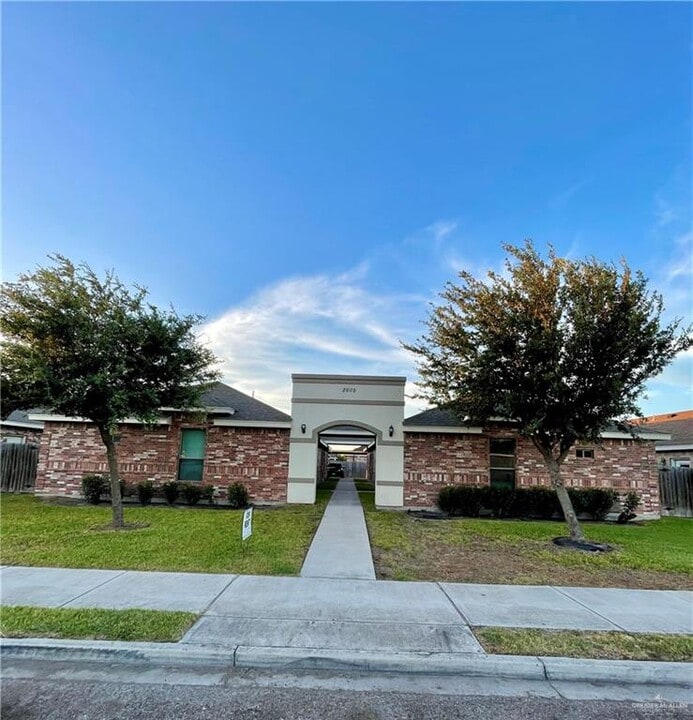 2605 E Franklin Ave in Alton, TX - Building Photo