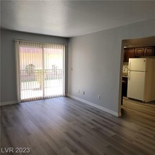 5405 Indian River Dr, Unit 385 in Las Vegas, NV - Foto de edificio - Building Photo