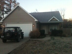 633 S Happy Hollow Rd in Fayetteville, AR - Building Photo - Building Photo