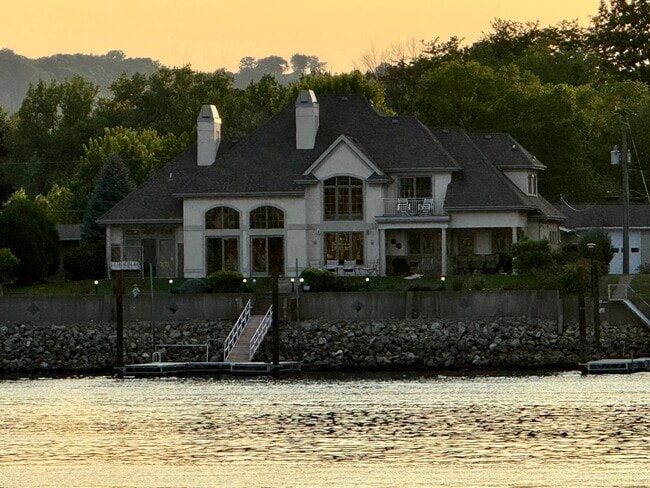 1832 Nakomis Ave in La crosse, WI - Foto de edificio - Building Photo