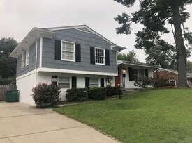 2516 Hermitage Way in Louisville, KY - Building Photo