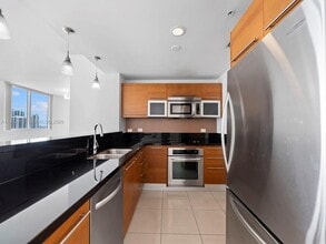 253 NE 2nd St in Miami, FL - Building Photo - Building Photo