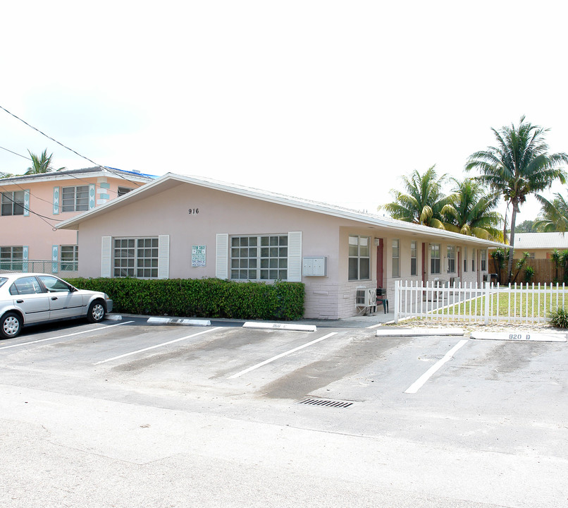 916-920 SW 15th Ter in Fort Lauderdale, FL - Building Photo