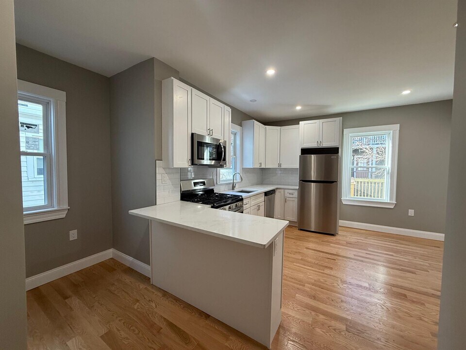 114 Rogers Ave in Somerville, MA - Building Photo