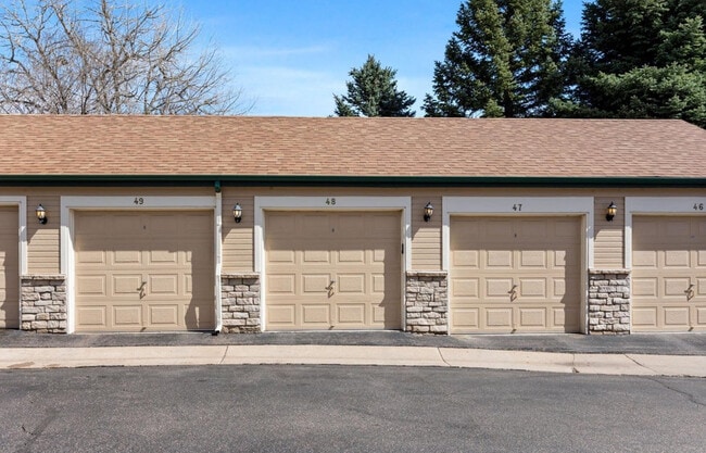 4084 S Crystal Cir, Unit 104 in Aurora, CO - Building Photo - Building Photo