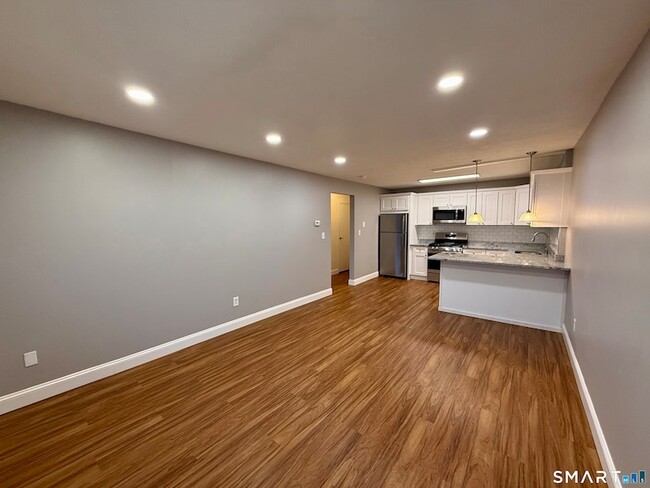 1168 Main St, Unit B6 in Stratford, CT - Building Photo - Building Photo