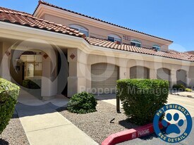 8653 E Royal Palm Rd in Scottsdale, AZ - Building Photo