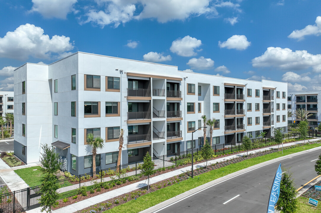 The Maxwell at Xentury City in Kissimmee, FL - Building Photo