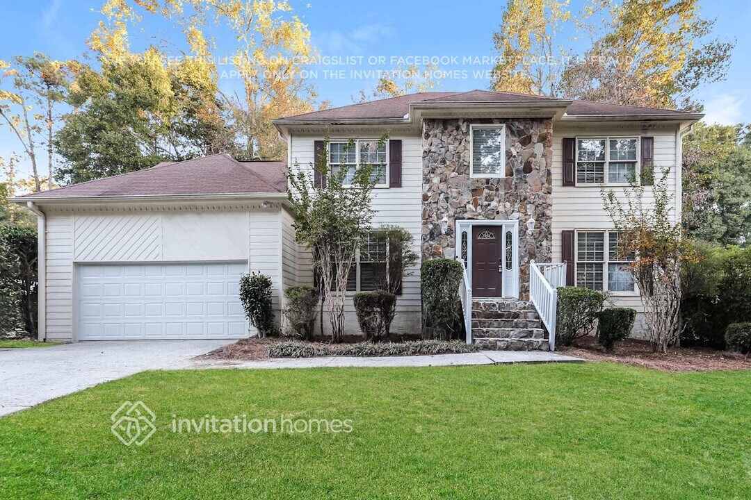 2498 Quentin Dr in Jonesboro, GA - Foto de edificio