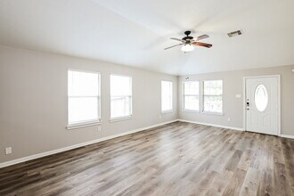 10743 Jordan Heights Dr in Houston, TX - Building Photo - Building Photo