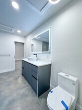 630 Montana St in San Antonio, TX - Foto de edificio - Building Photo