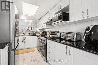 112 Centrepointe Dr in Ottawa, ON - Building Photo - Building Photo