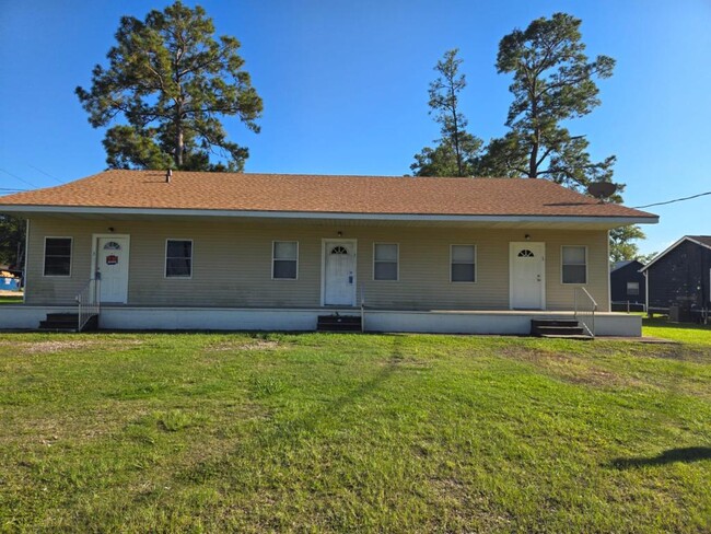 338 Church Loop in Lumberton, TX - Building Photo - Building Photo