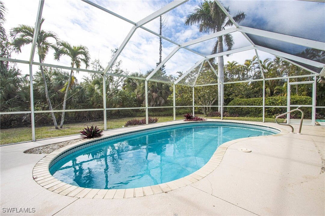 1380 Albatross Rd in Sanibel, FL - Building Photo