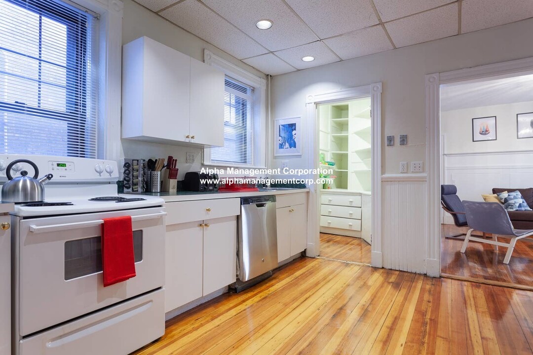 1247 Beacon St, Unit 2 in Brookline, MA - Foto de edificio