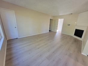 13531 Wyandotte St in Los Angeles, CA - Building Photo - Building Photo