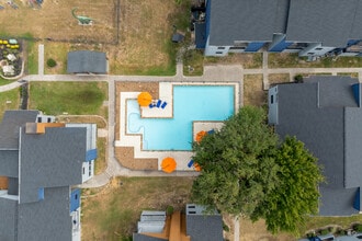 Trenton Place in Houston, TX - Foto de edificio - Building Photo