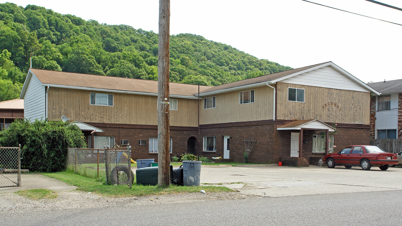 1004 Main Ave in Nitro, WV - Building Photo