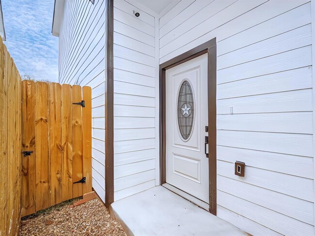 7546 Charlie St in Houston, TX - Building Photo - Building Photo