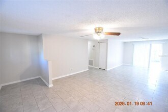17707 Sunrise Dr in Lutz, FL - Building Photo - Building Photo