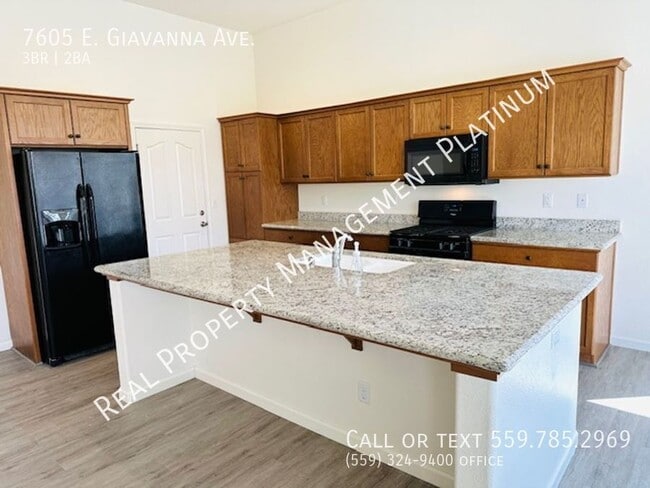 7605 E Giavanna Ave in Fresno, CA - Building Photo - Building Photo