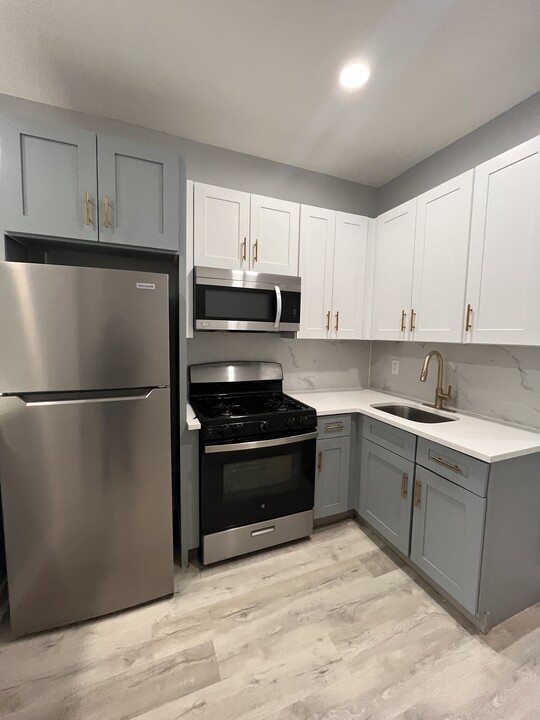 83 Zabriskie St, Unit 3 in Jersey City, NJ - Building Photo