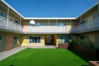210 E 29th St in Long Beach, CA - Building Photo - Building Photo