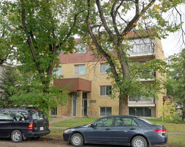 Union Square Apartments in Edmonton, AB - Building Photo - Building Photo