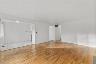 5561 16th Ave S in Seattle, WA - Building Photo - Building Photo