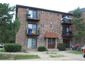 1910 N Green Ln in Palatine, IL - Foto de edificio - Building Photo