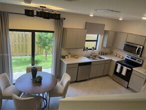 417 NE 1st Dr in Homestead, FL - Building Photo - Building Photo