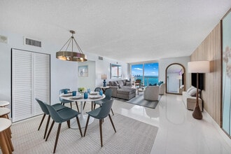 1 SE 12th St in Miami, FL - Building Photo - Building Photo