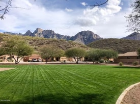 2227 E Stone Stable Dr in Oro Valley, AZ - Building Photo