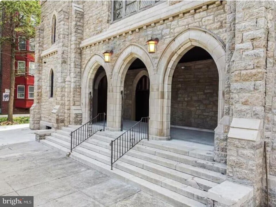 5250 Wayne Ave in Philadelphia, PA - Building Photo