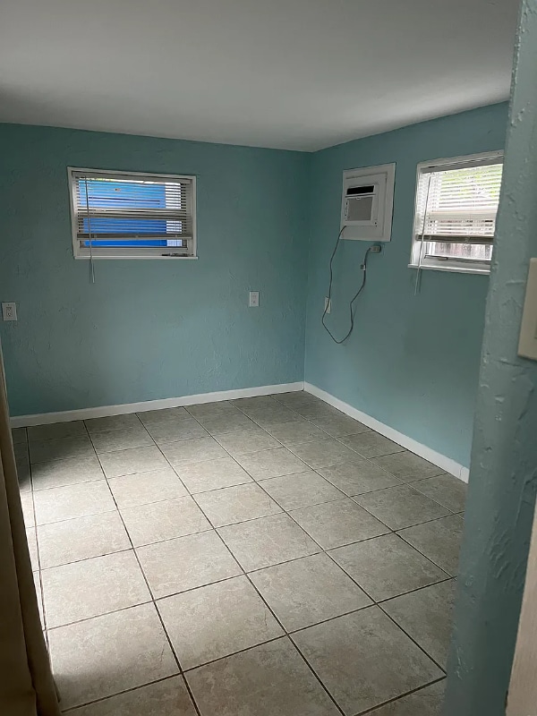 1039 Miner Rd in Lantana, FL - Foto de edificio - Building Photo