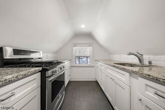 4 Francis Pl in Montclair, NJ - Building Photo - Building Photo