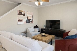 114 Forest Dr Loop in College Station, TX - Foto de edificio - Building Photo