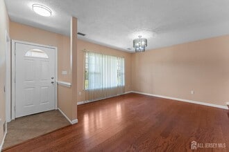 36 Sassafras Ct in North Brunswick, NJ - Building Photo - Building Photo