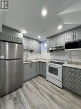 1 Oaklea Blvd in Brampton, ON - Building Photo - Building Photo