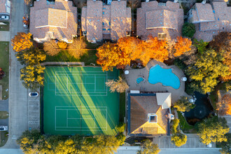 Villas at Parkway Village in Dallas, TX - Building Photo - Building Photo