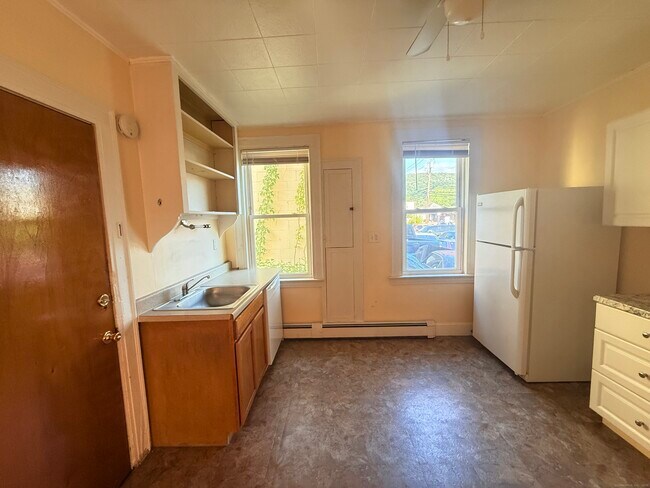 31 Lucy St in Woodbridge, CT - Building Photo - Building Photo